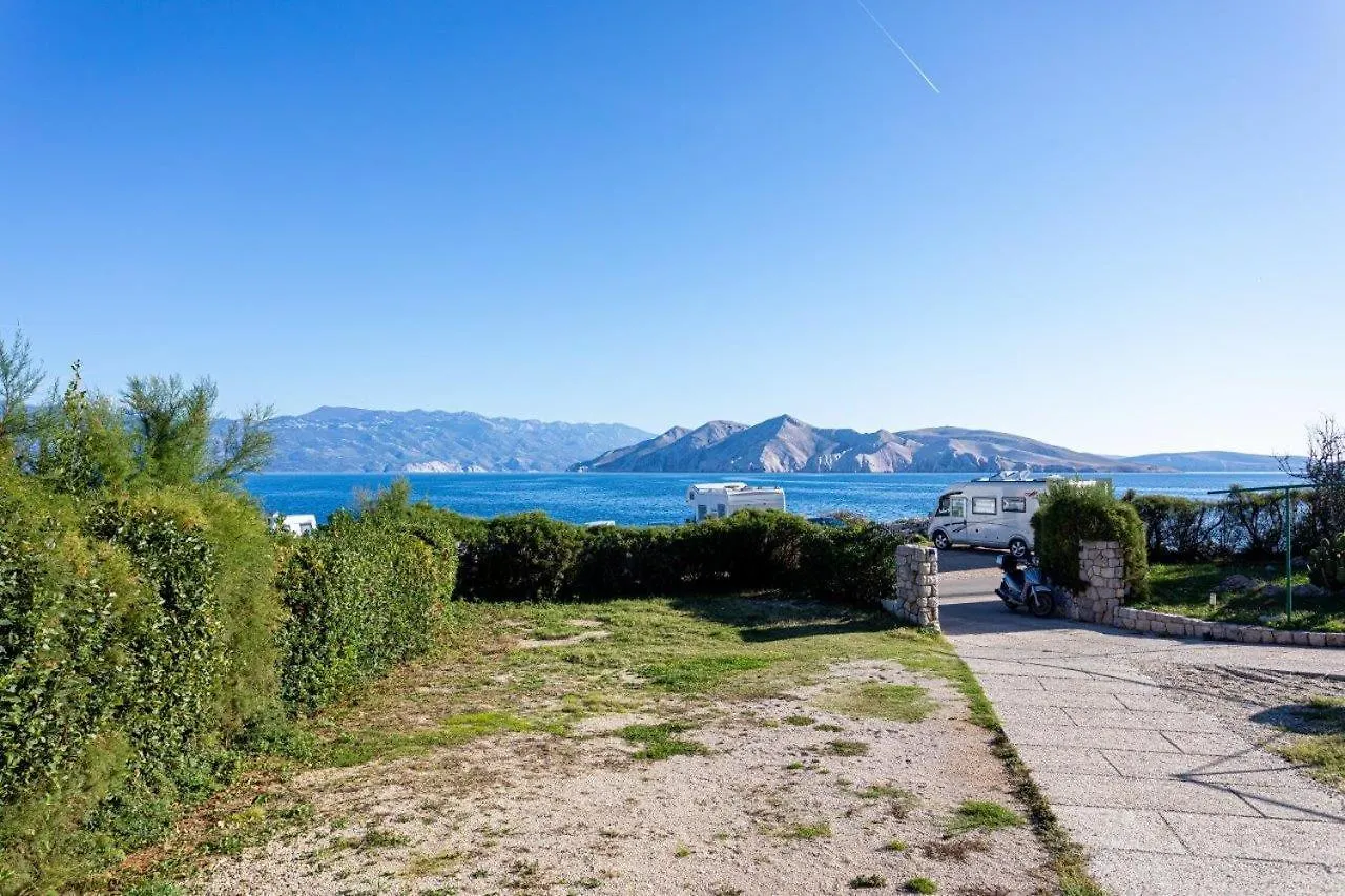 Domagoj D&D, Baska Apartment