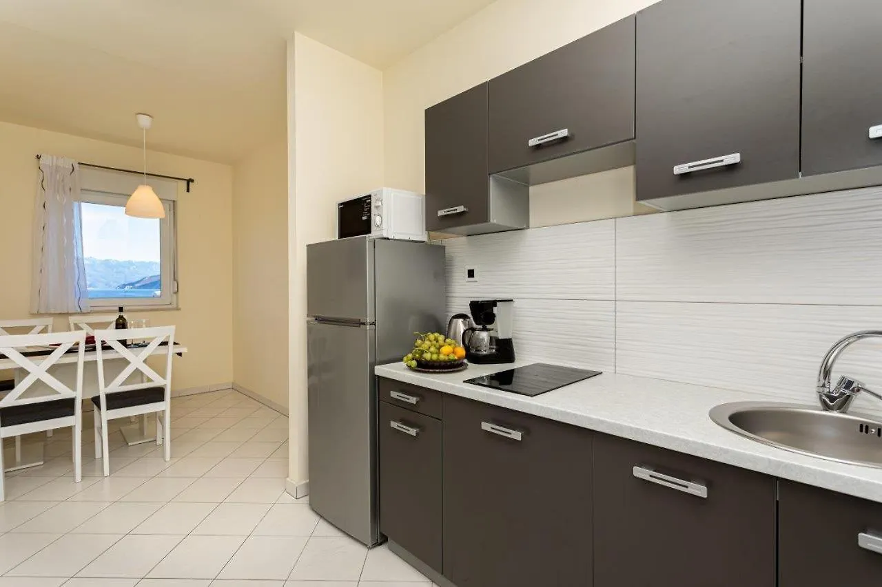 Domagoj D&D, Baska Apartment