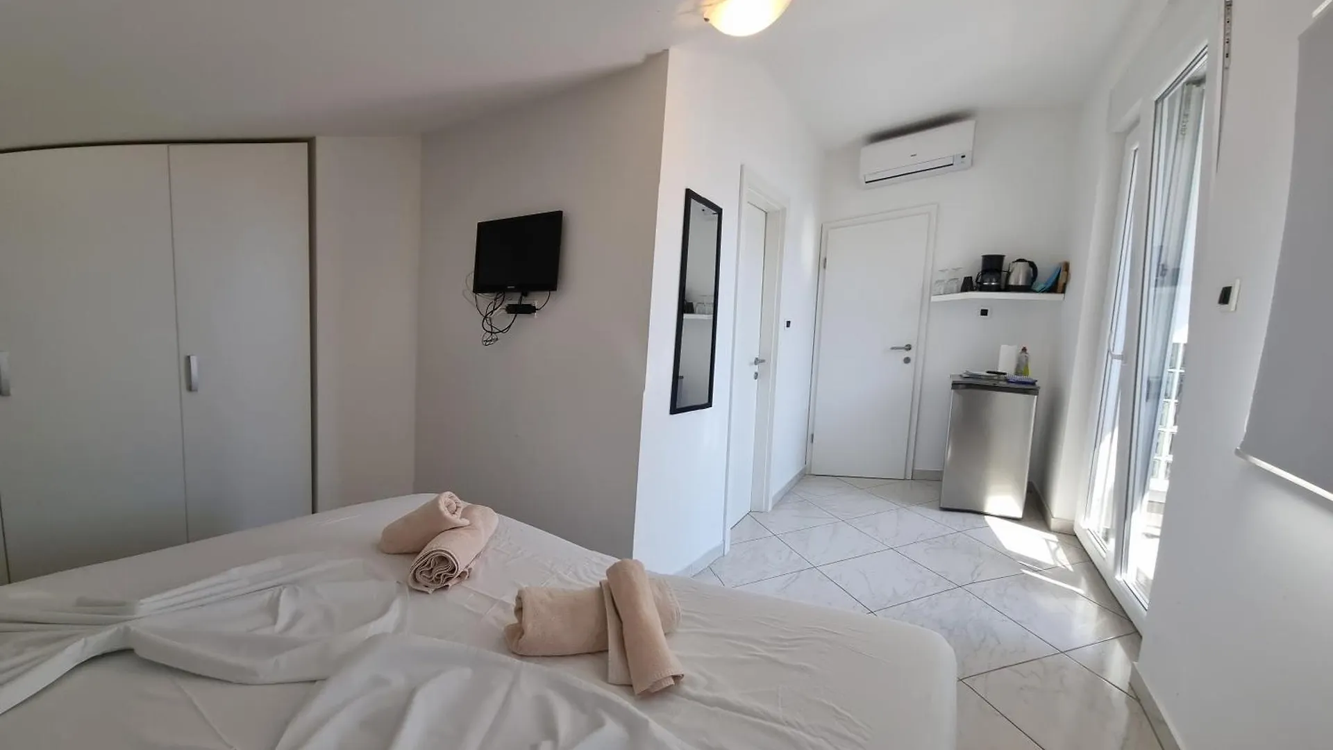 Domagoj D&D, Baska Apartment
